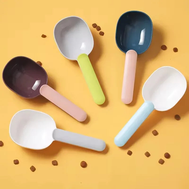 Pet Food Scoop with Bag-Sealing Clip