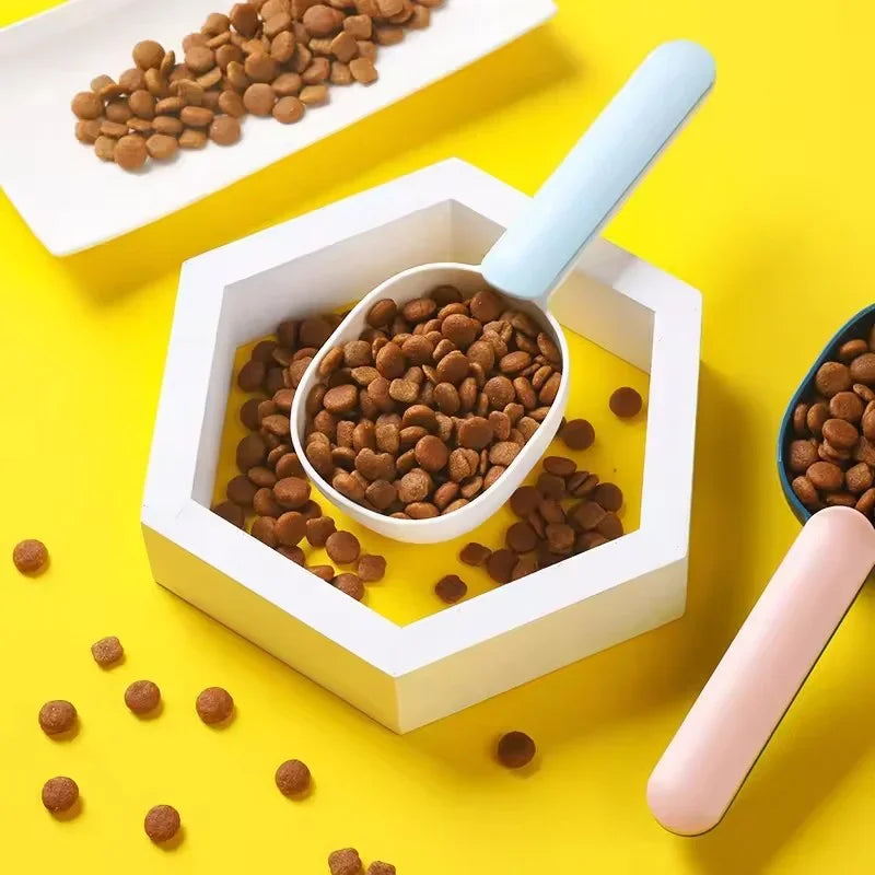 Pet Food Scoop with Bag-Sealing Clip