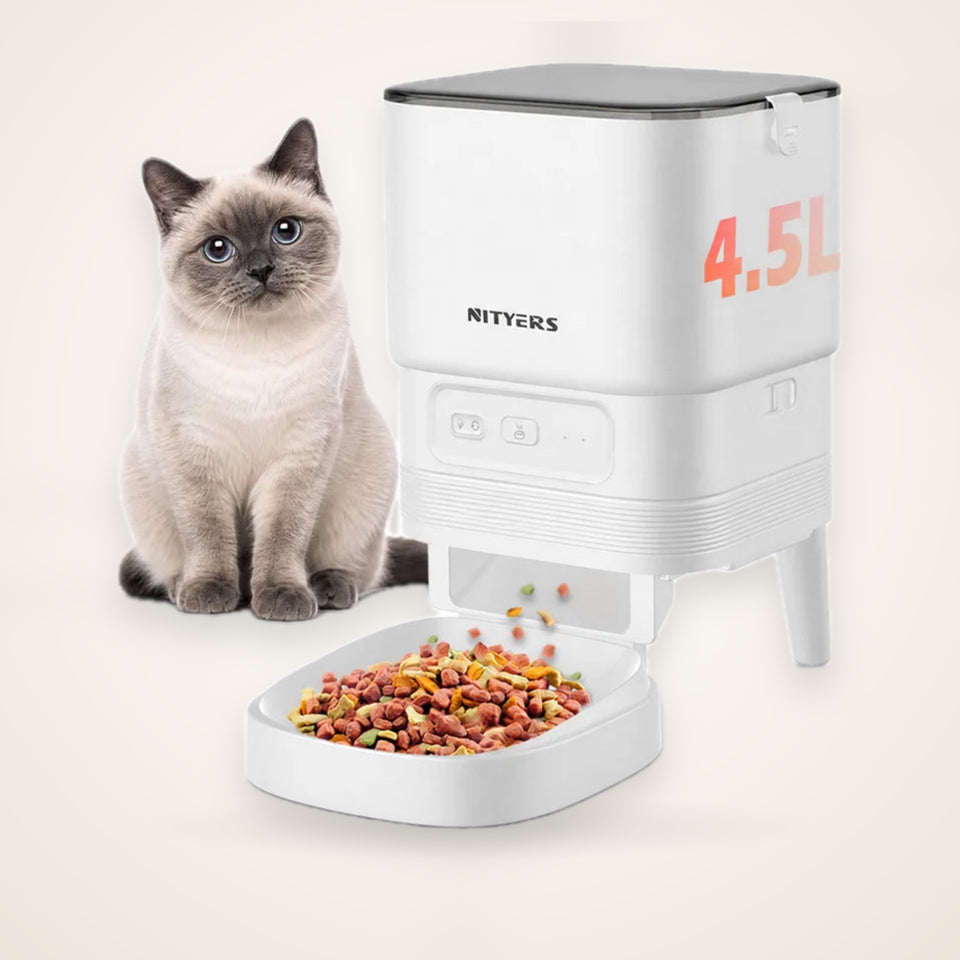 4.5L WiFi Automatic Feeder for Cats & Dogs – studio photo
